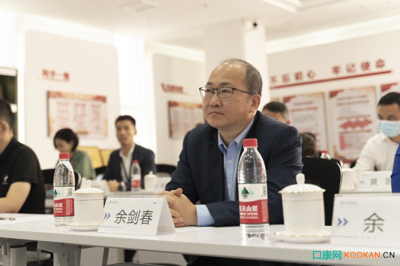 廣州市工商業(yè)聯(lián)合會黨組成員、副主席余劍春